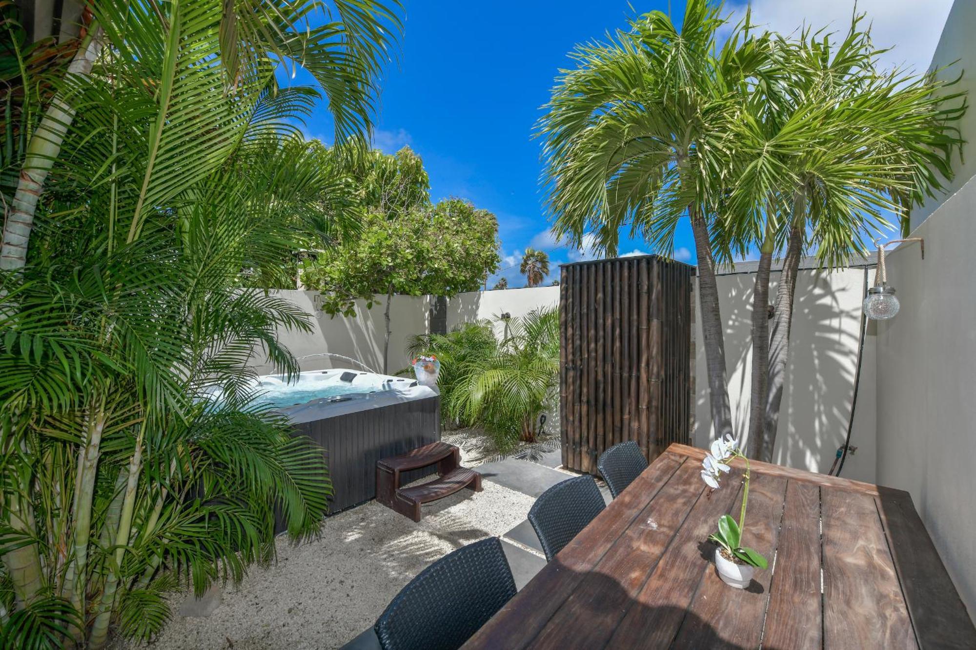 Boutique Hotel Swiss Paradise Aruba Villas And Suites Палм Бич Экстерьер фото
